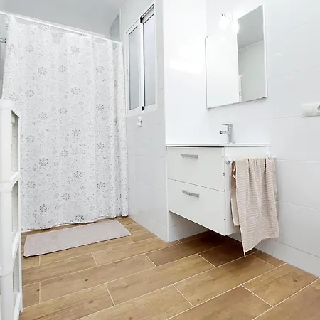 Holiday home Gorgeous In With Kitchen Ador