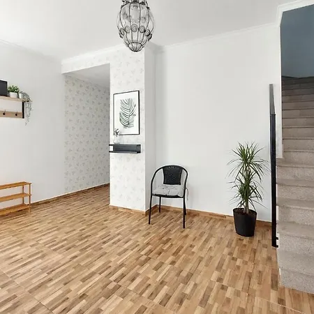 Holiday home Gorgeous In With Kitchen
